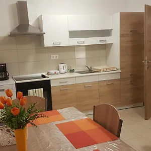 Orange Brist Apartman Pula